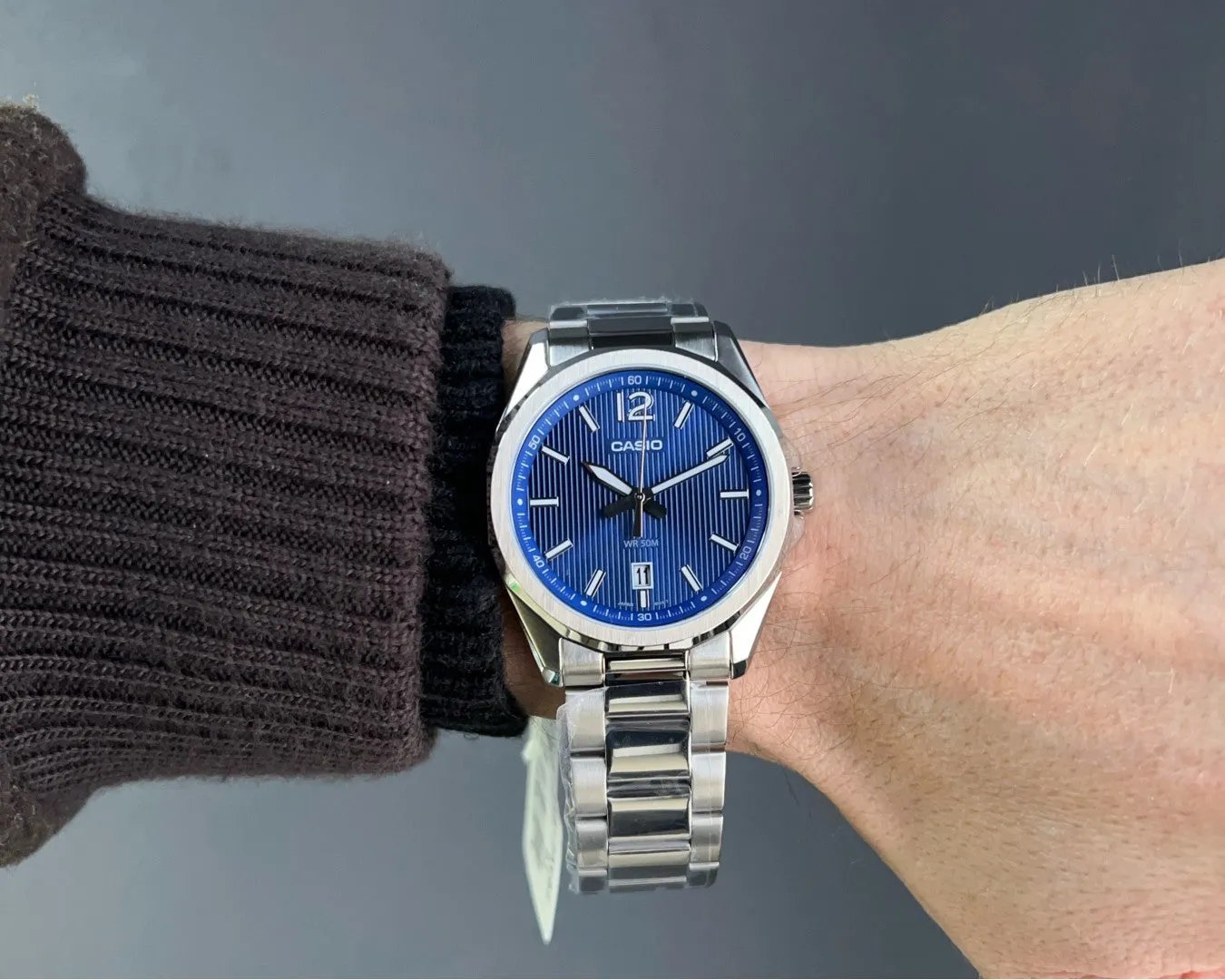 Casio Mens Standard Blue Dial Watch MTP-E725D-2AVDF - Elegant and Timeless