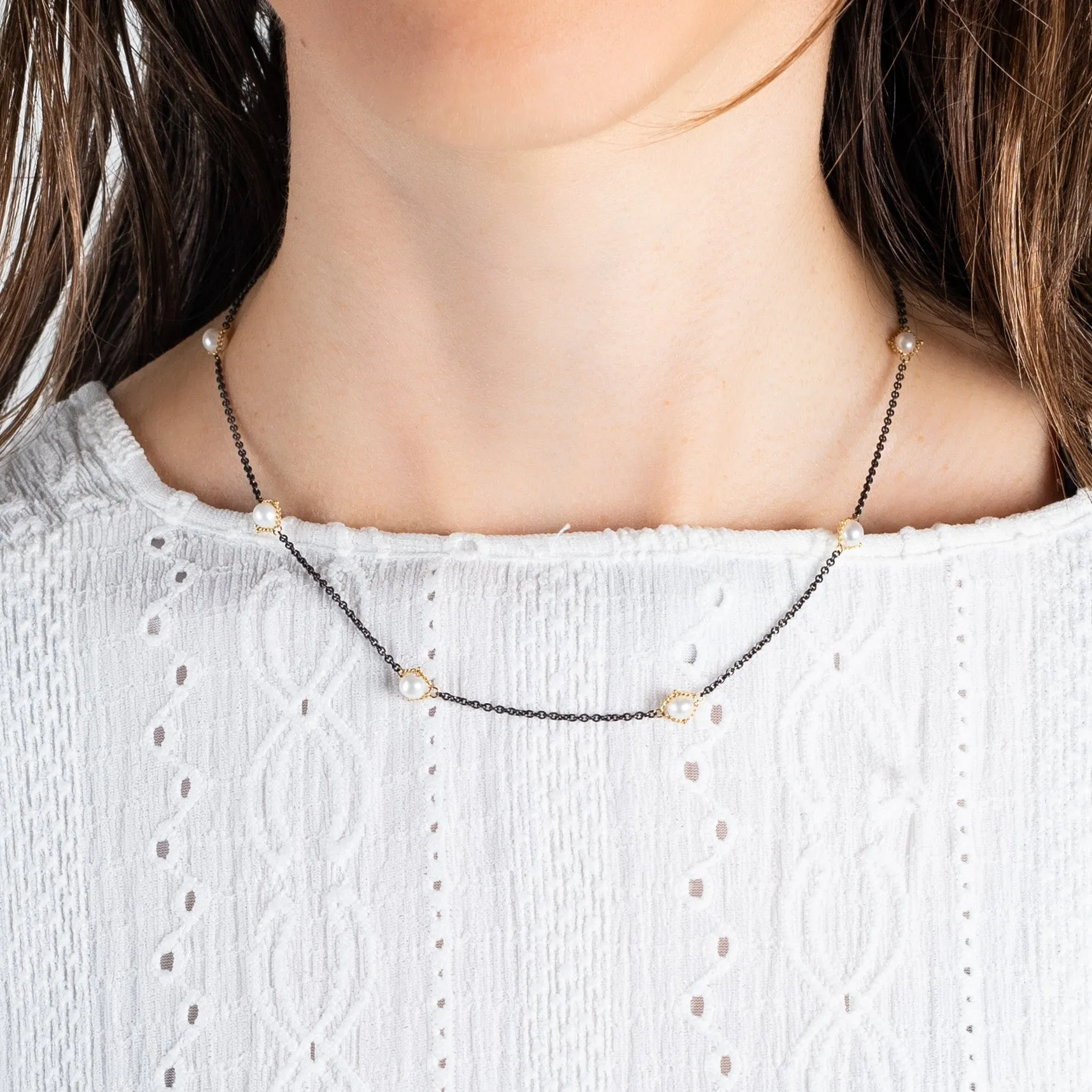 Elegant Freshwater Pearl Contrast Necklace - Stylish and Sophisticated Jewelry Accessory