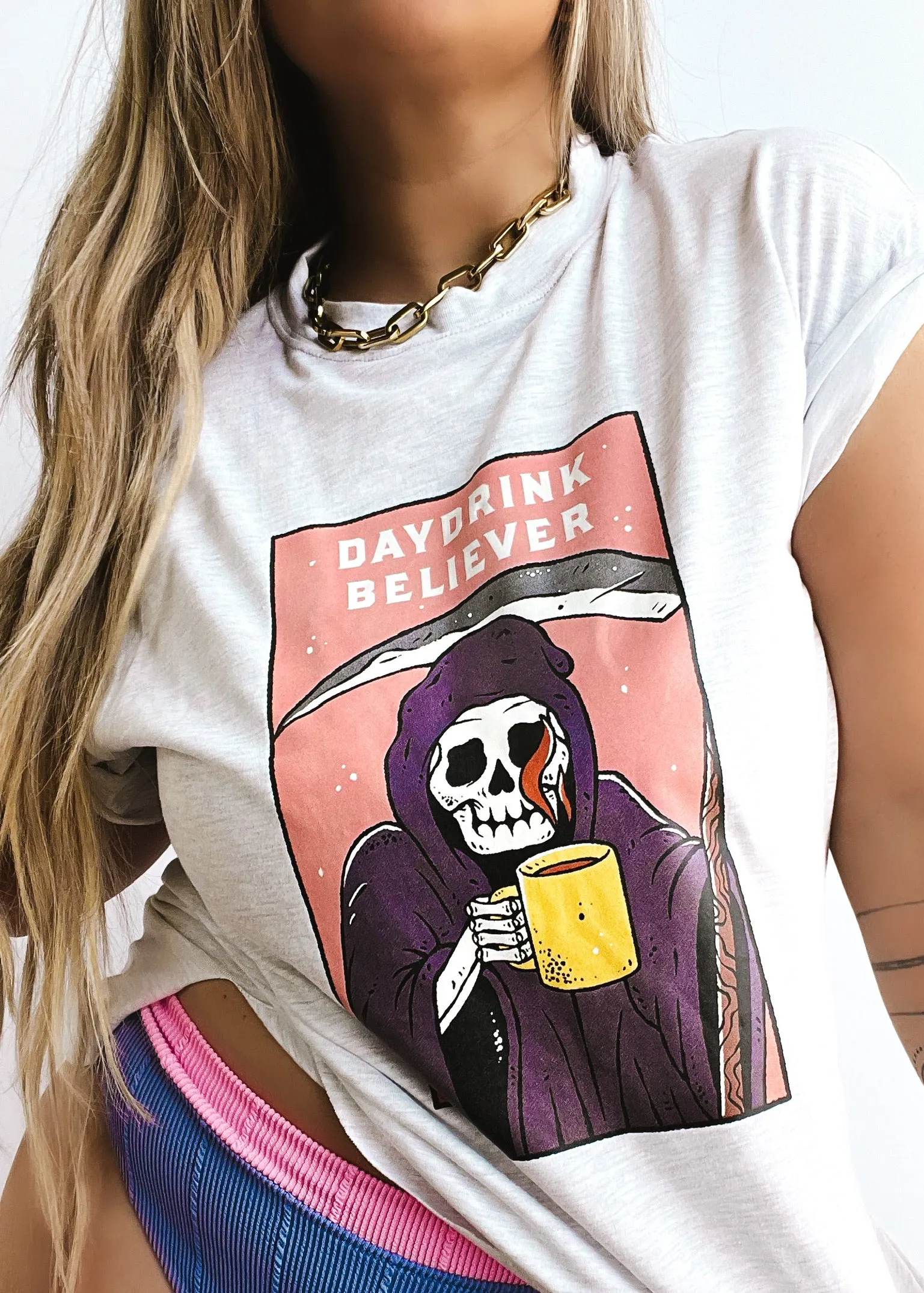 DAYDRINK BELIEVER SIDE SLIT TEE