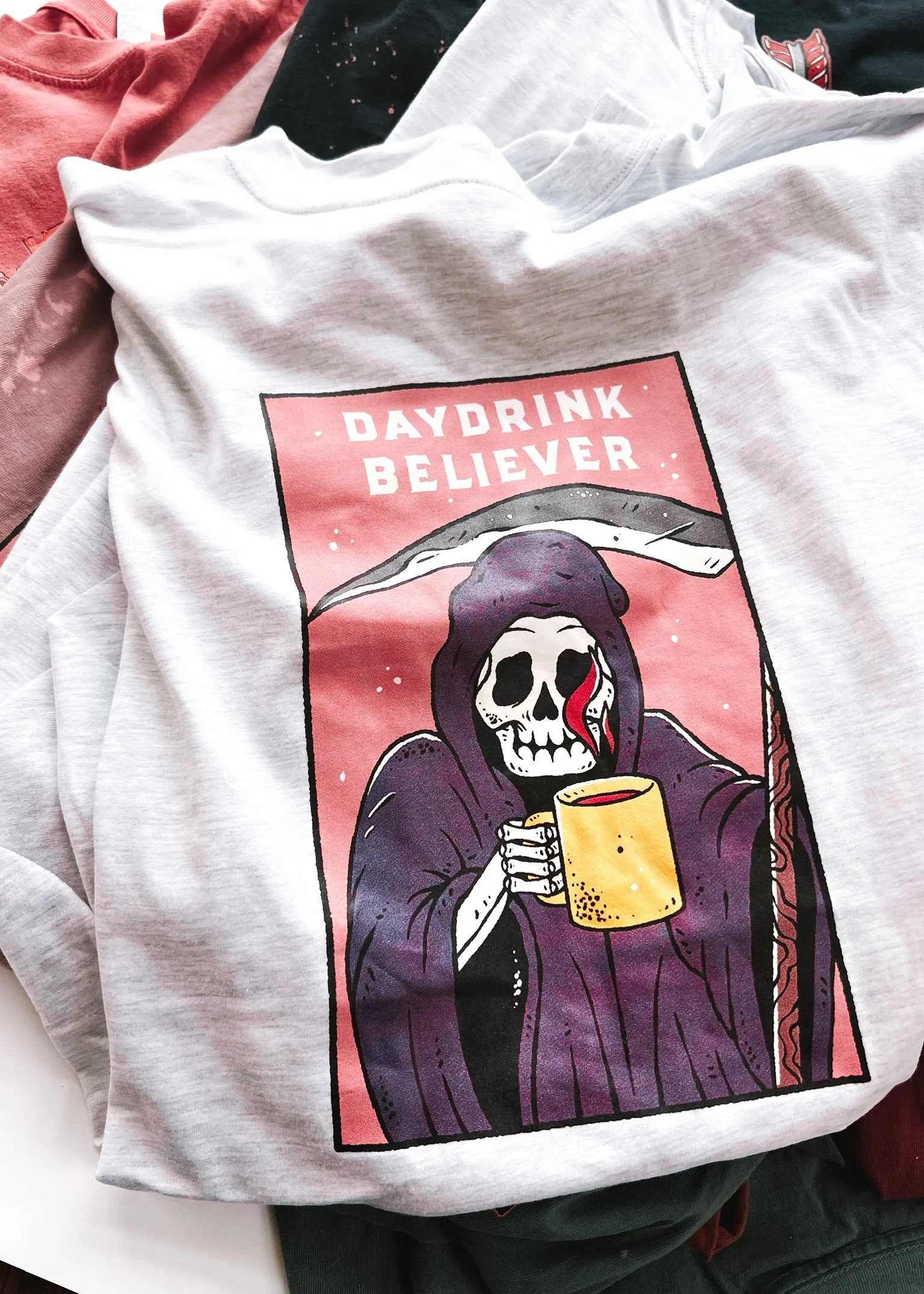 DAYDRINK BELIEVER SIDE SLIT TEE