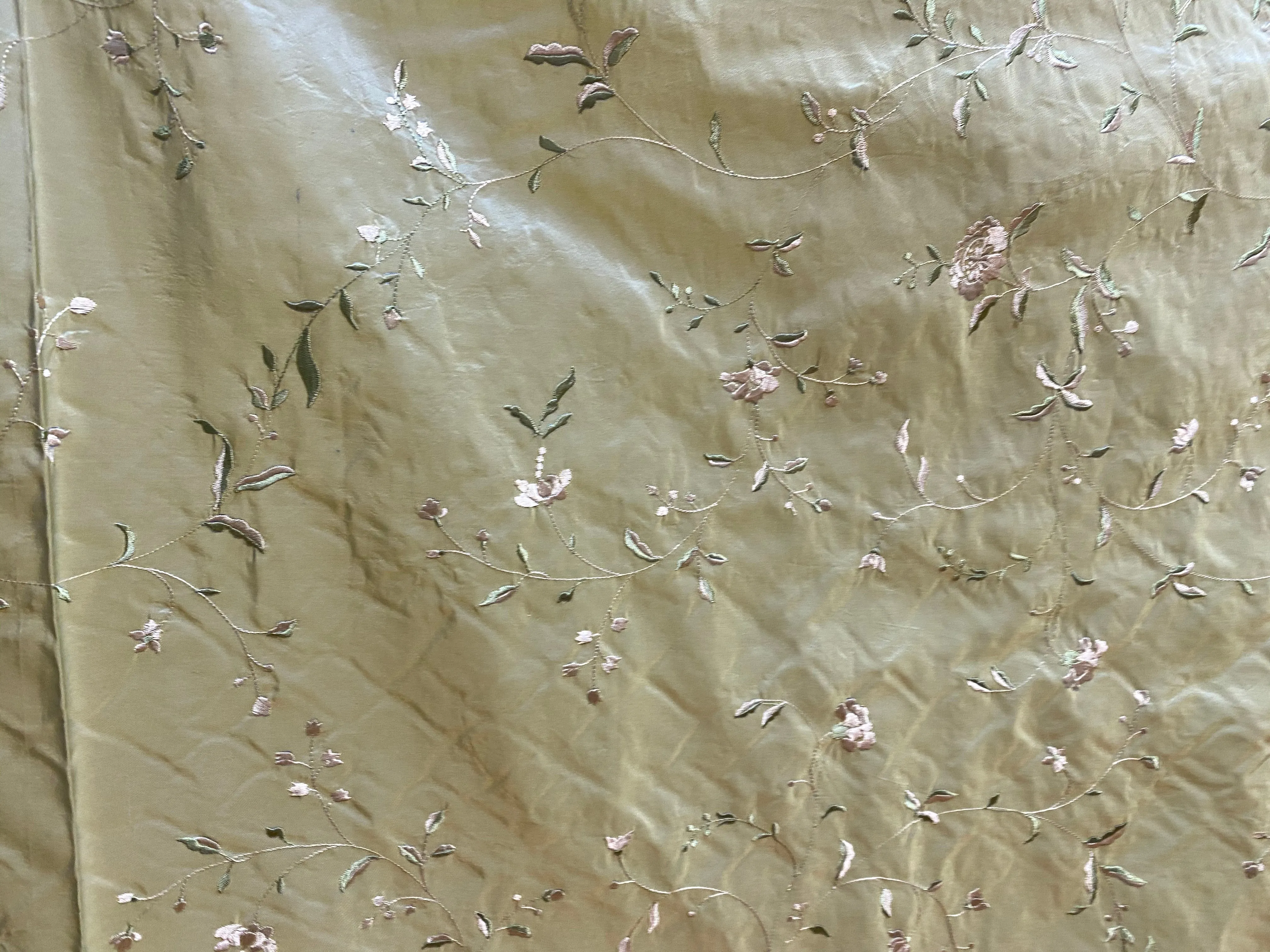 NEW Queen Amaranth Designer 100% Silk Taffeta in Green with Champagne Floral Embroidery