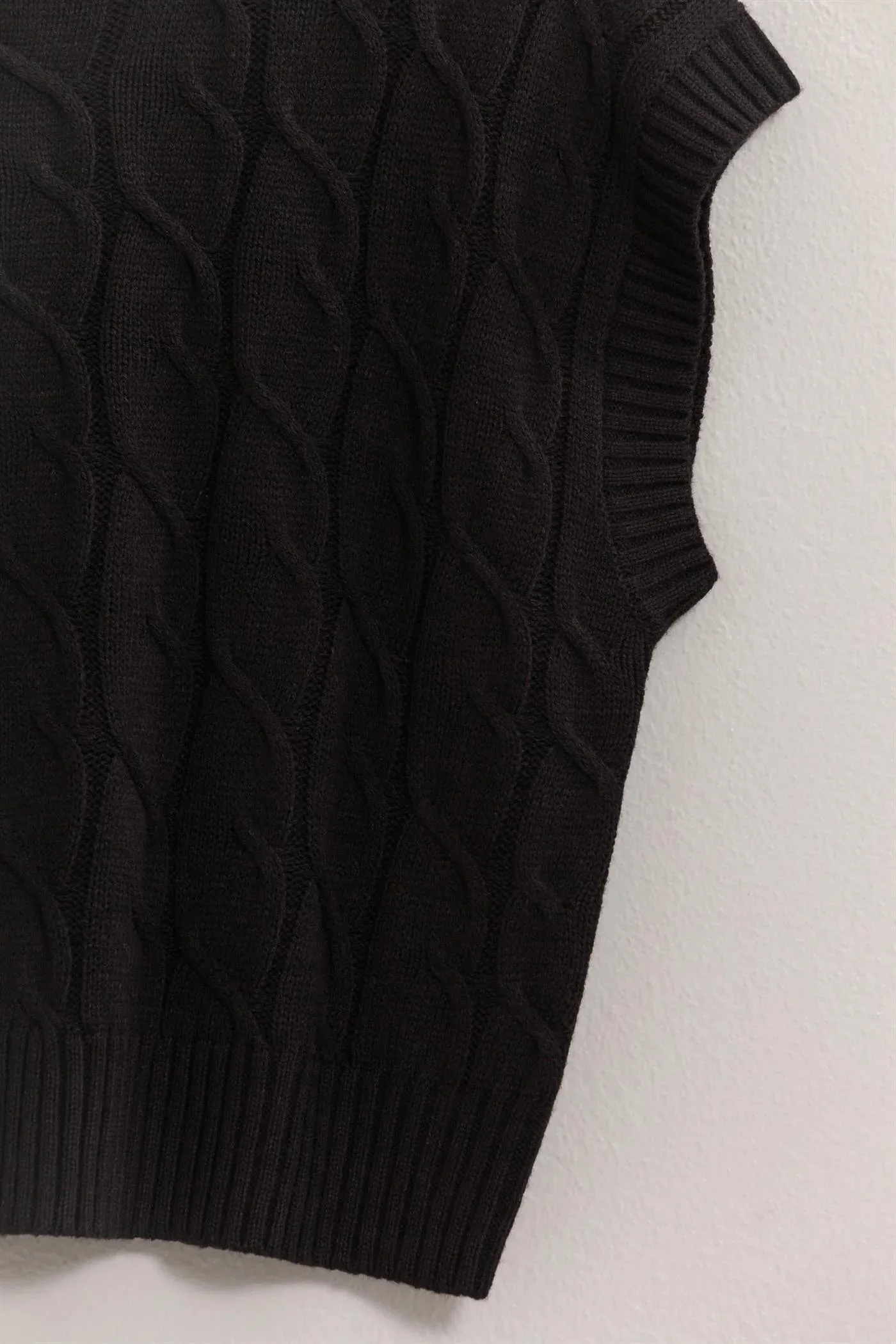 Oversized Cable Knit Sweater Vest