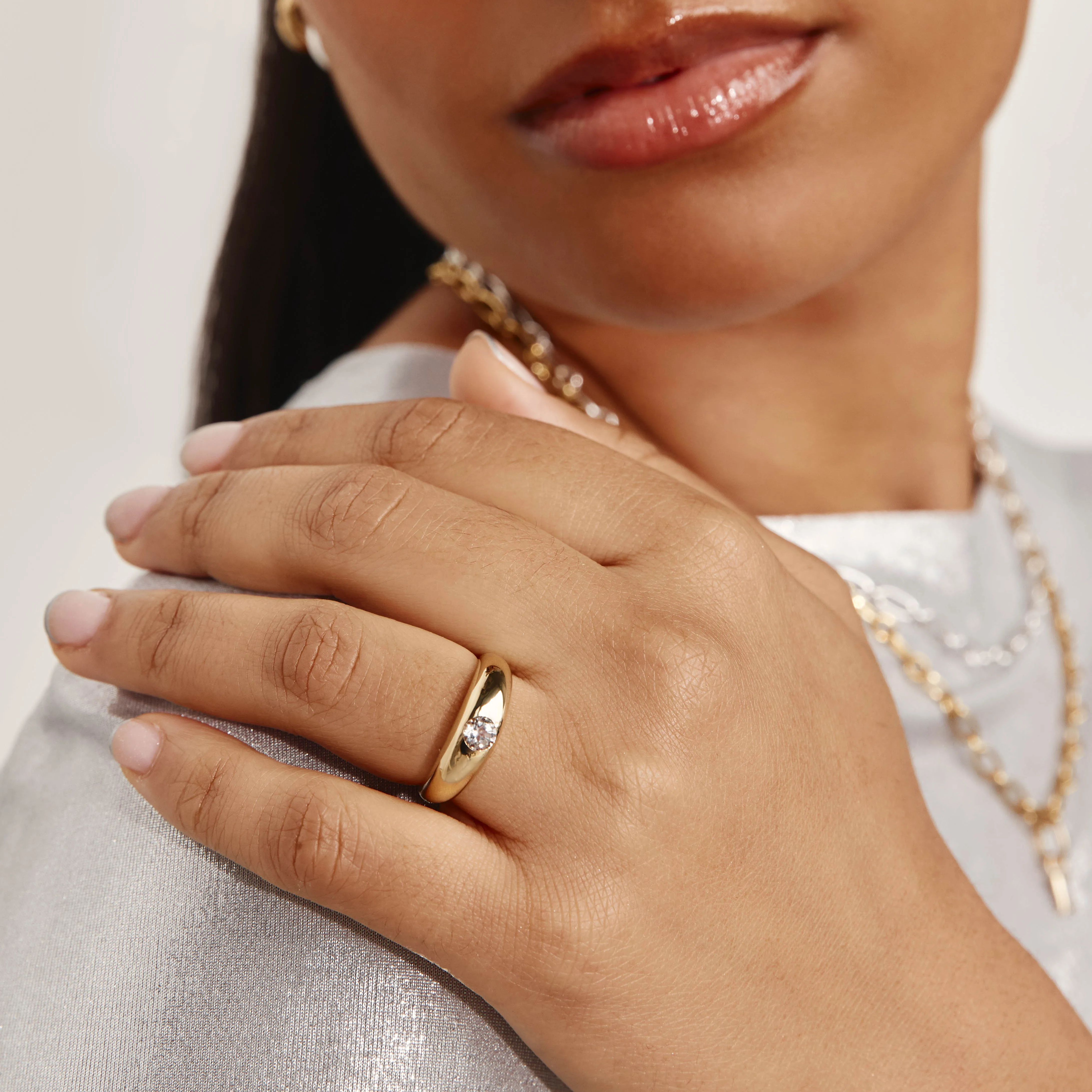 White Topaz Round Curve Pinky Ring in Gold